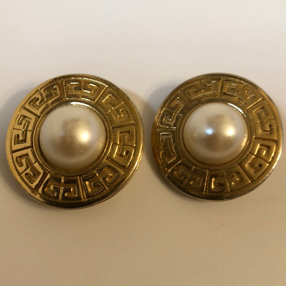 VINTAGE GIVENCHY GOLD TONE AND PEARL ROUND CLIP-ON EARRINGS - Picture 1 of 15